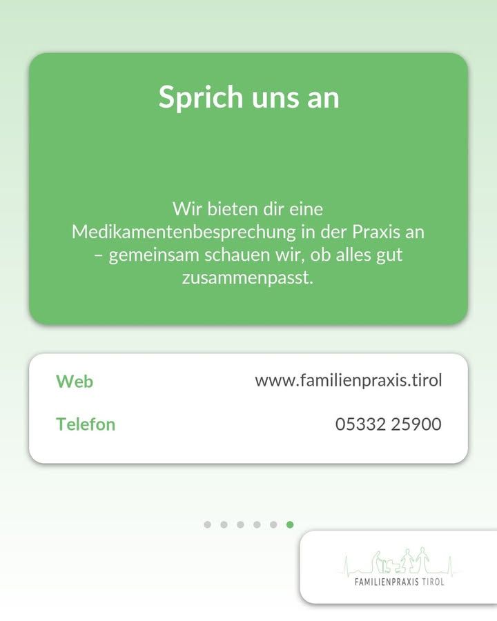 „Sprich uns an“ — letzte Karte, weiße Schrift auf grüner Fläche: Wir bieten dir eine Medikamentenbesprechung in der Praxis an, gemeinsam schauen wir, ob alles gut zusammenpasst. Darunter die Kontaktdaten Web www.familienpraxis.tirol und Telefon 05332 25900.
