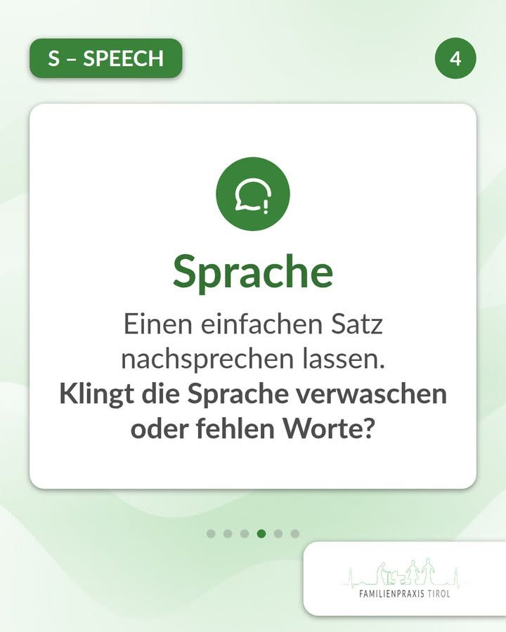 „Sprache“ – vierte Folie zum FAST-Test bei Schlaganfall. Oben links auf einem dunkelgrünen Balken steht „S – SPEECH“, oben rechts in einem grünen Kreis die Ziffer 4. In einem weißen Kasten ein grüner Kreis mit zwei weißen Sprechblasen, eine davon mit Ausrufezeichen, darunter die große grüne Überschrift „Sprache“. Darunter der Text: „Einen einfachen Satz nachsprechen lassen.“ und fett „Klingt die Sprache verwaschen oder fehlen Worte?“ Unter dem Kasten sechs Punkte, der vierte ist grün hervorgehoben. Unten rechts das Logo der Familienpraxis Tirol mit gezeichneten Figuren vor einer Bergsilhouette. Hellgrüner Hintergrund mit weichen Wellenformen.