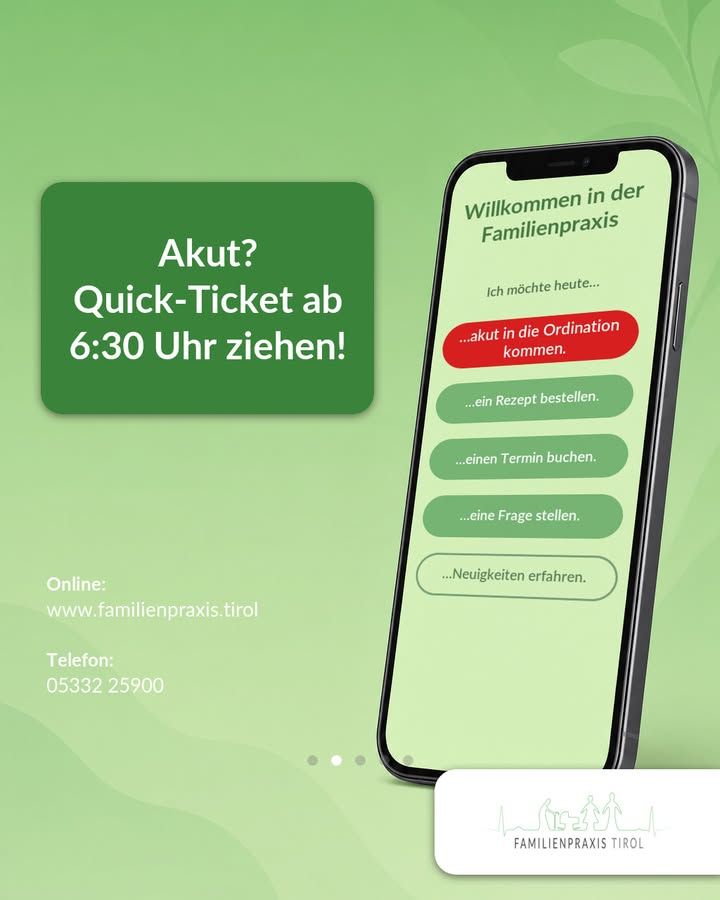 „Akut? Quick-Ticket ab 6:30 Uhr ziehen!" steht in weißer Schrift auf einem dunkelgrünen Feld mit abgerundeten Ecken, links auf hellgrünem Hintergrund mit angedeuteten Blättern. Darunter in kleinerer Schrift: „Online: www.familienpraxis.tirol" und „Telefon: 05332 25900". Rechts daneben, leicht gedreht, ein Smartphone, auf dessen Bildschirm die Überschrift „Willkommen in der Familienpraxis" zu lesen ist. Darunter steht „Ich möchte heute…" und fünf untereinander angeordnete Schaltflächen: rot hervorgehoben „…akut in die Ordination kommen.", darunter in Grün „…ein Rezept bestellen.", „…einen Termin buchen.", „…eine Frage stellen." und weiß umrandet „…Neuigkeiten erfahren.". Unten rechts auf weißem Feld das Logo der Familienpraxis Tirol mit Strichzeichnung mehrerer Figuren und einer Herzlinie.